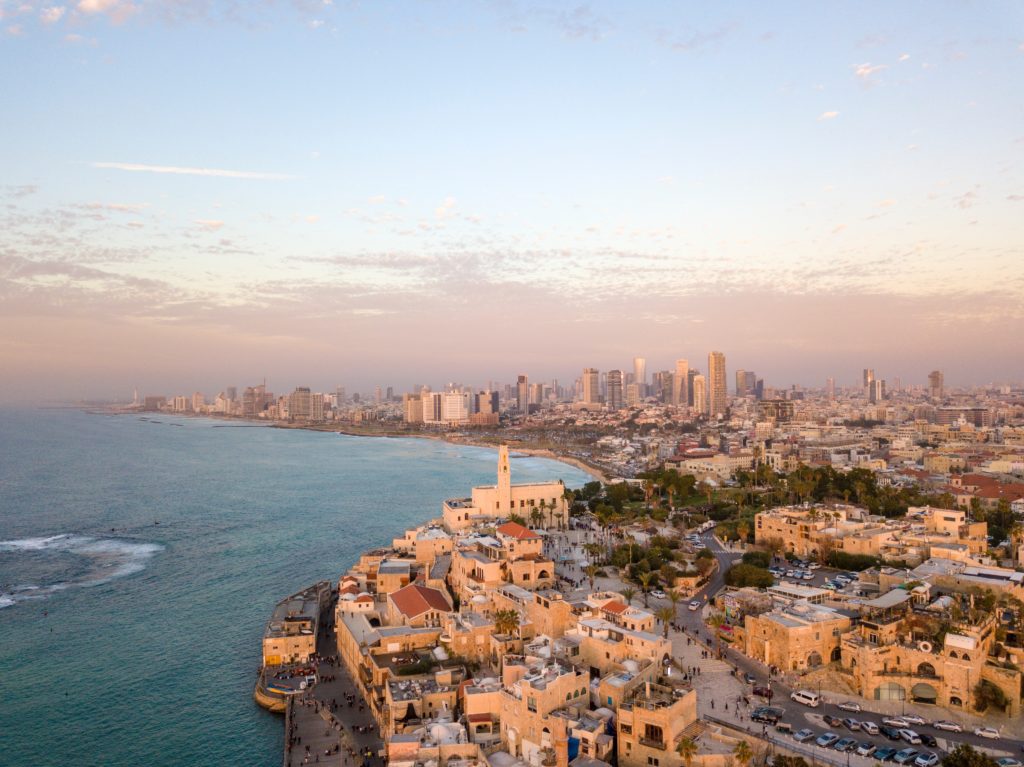 photographie de vue aérienne de Tel Aviv, location prime et immobilier en Israël, un avocat israélien peut vous aider à louer une propriété en Israël, à vendre une propriété en Israël. avocat israélien à Los Angeles, avocat israélien à New York, avocat israélien à Miami,  